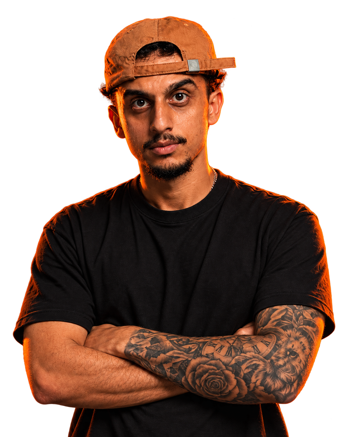 Iury Henrique, editor de vídeo, de braços cruzados.
